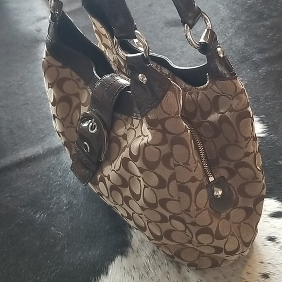 Coach - Picture 2 of 4